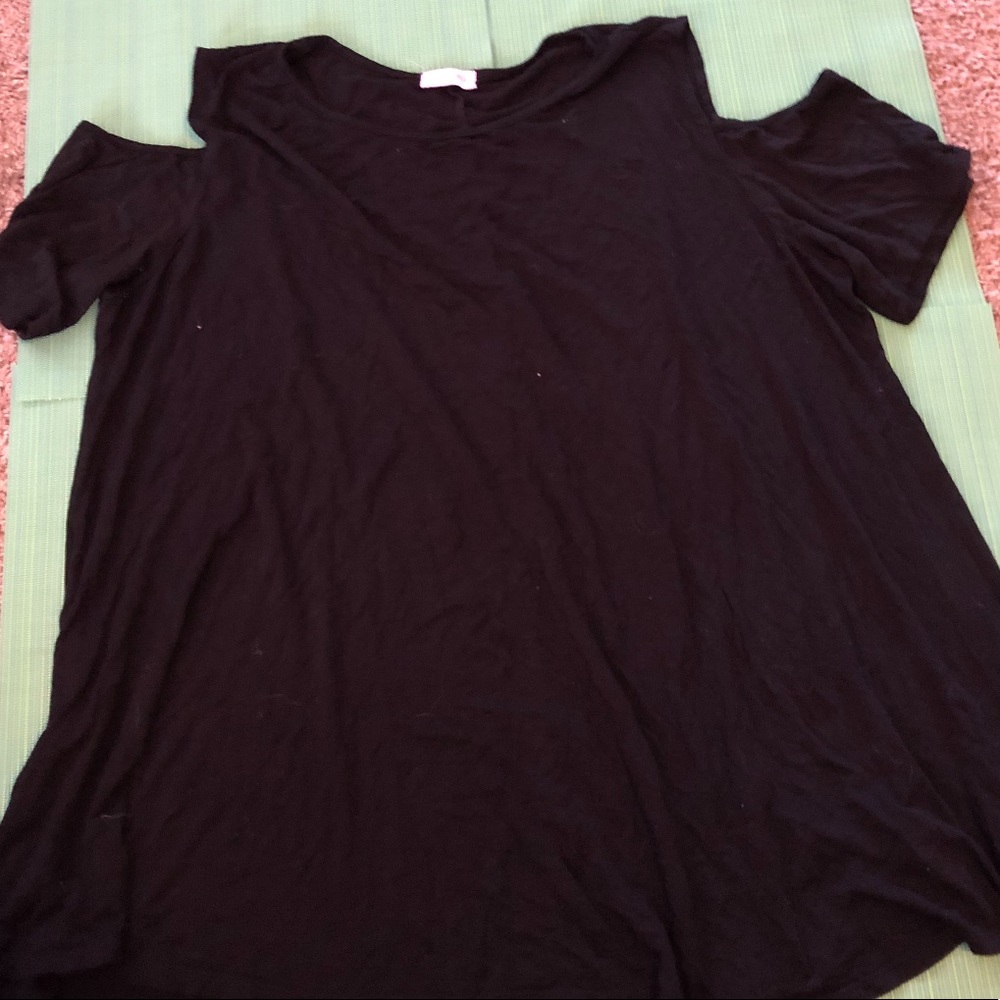 Women’s Black cold shoulder short sleeve top